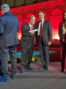 Alessandro Masi premia con pergamena e medaglia